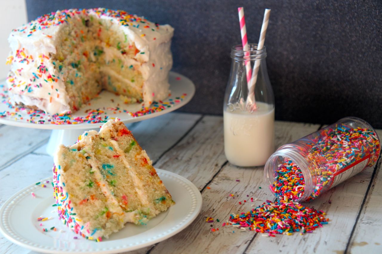 Put the fun in confetti cake with this birthday cake.