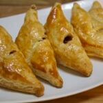 pastelitos de guayaba y queso on a white plate.