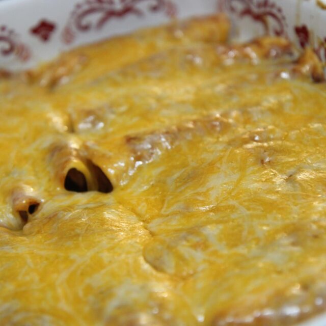 How to Make Chicken Enchiladas From Scratch