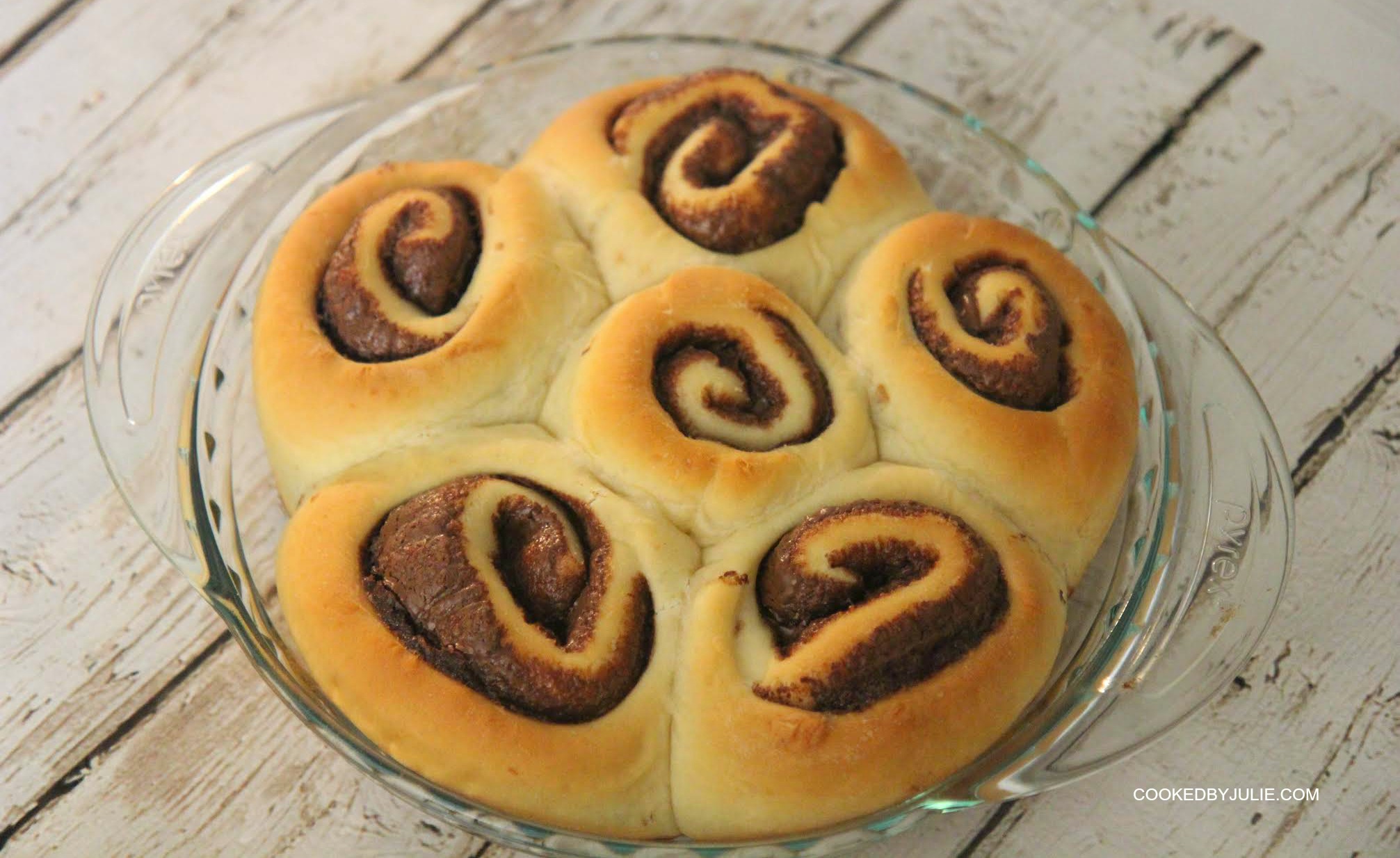 These Nutella cinnamon rolls are perfect for a weekend breakfast and go great paired with a cold glass of milk