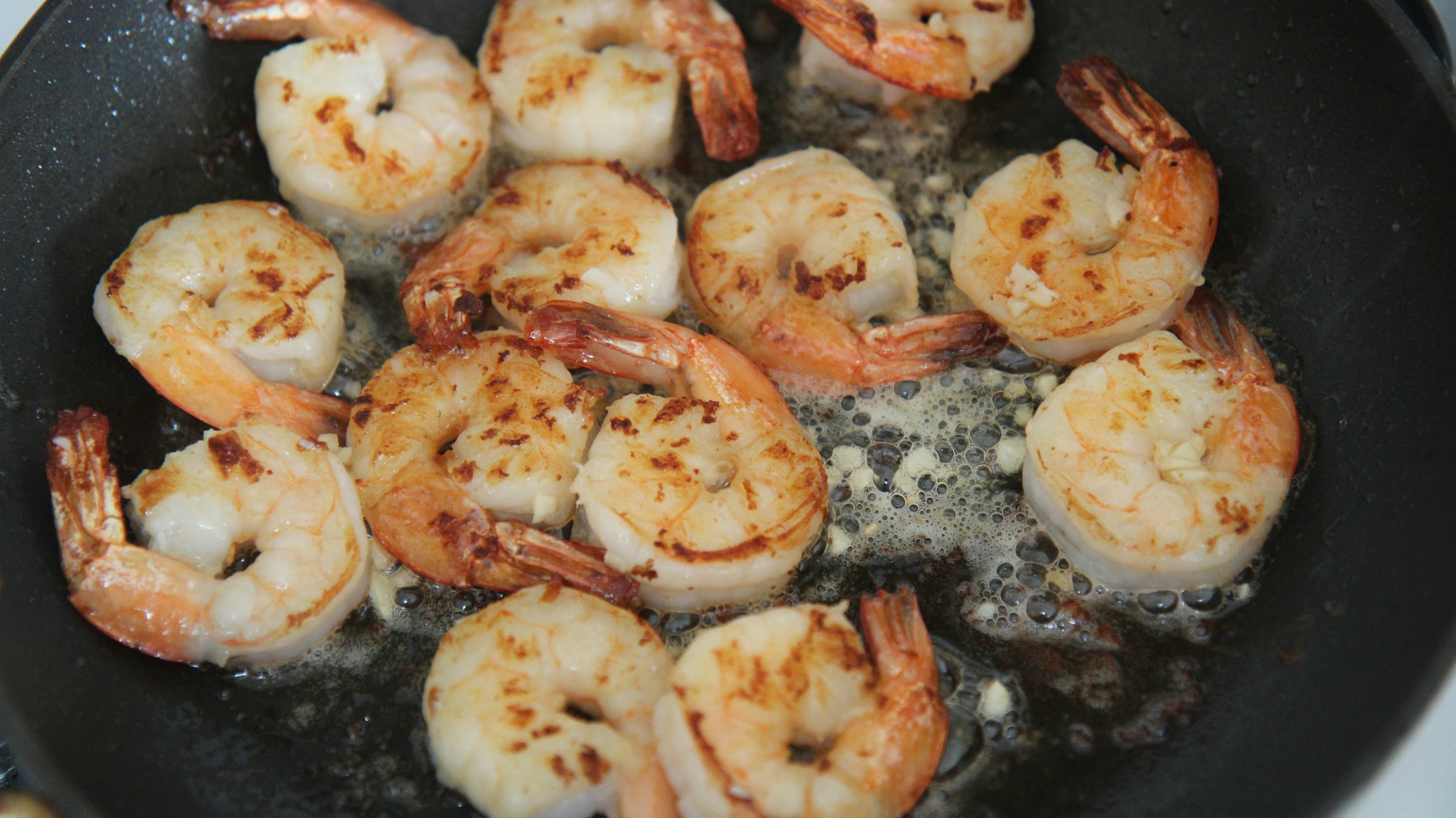 shrimp in a black skillet 