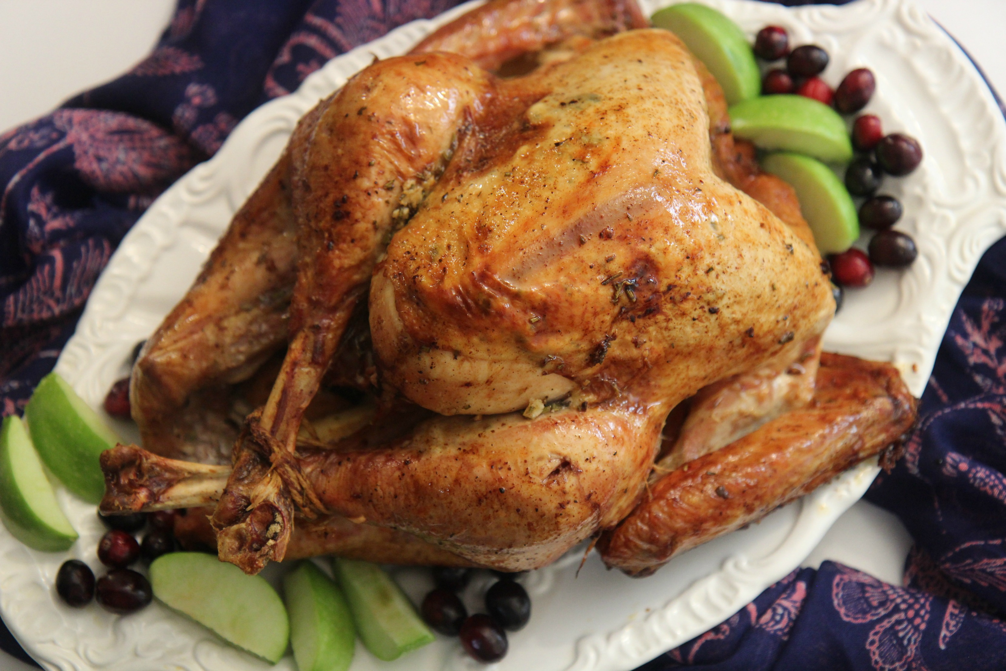 This easy roaster turkey recipe is great for Thanksgiving dinner. 