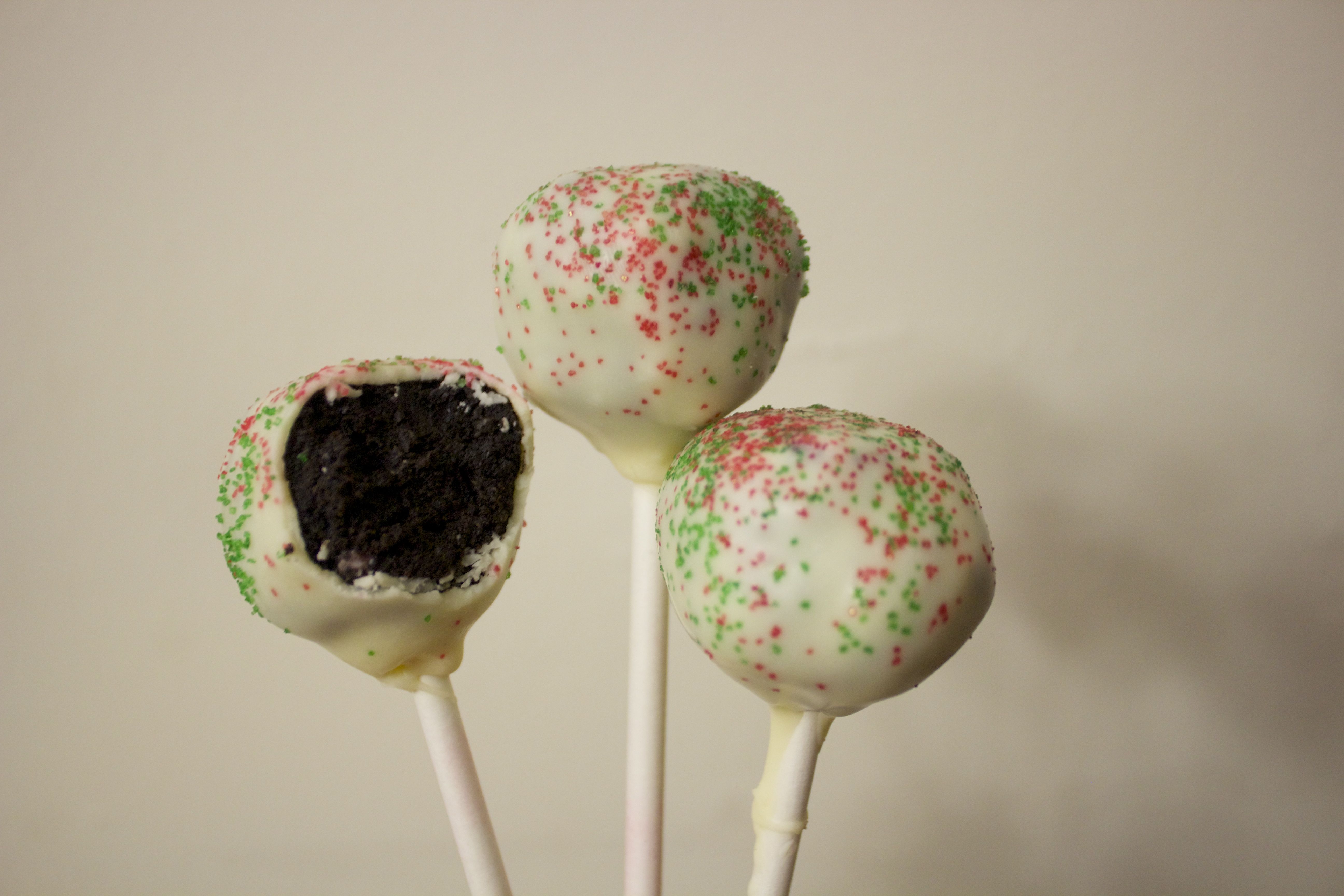 These Oreo peppermint cake pops are the easiest holiday treat.