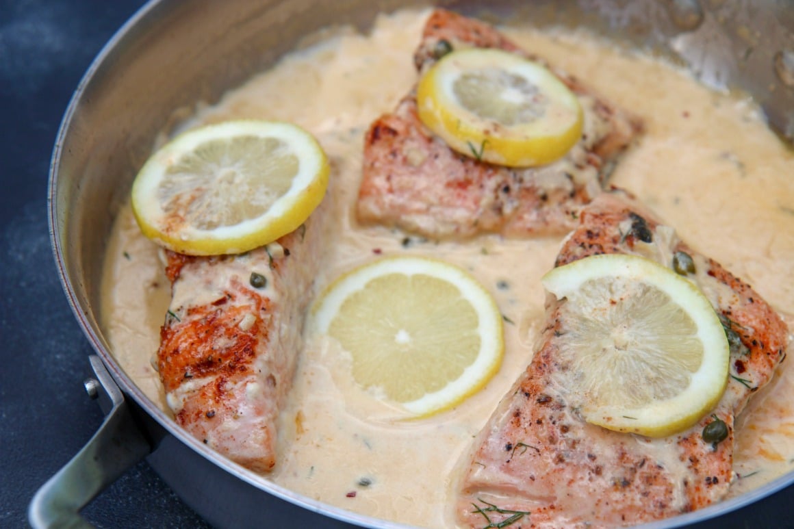 pan seared salmon with lemon slices 