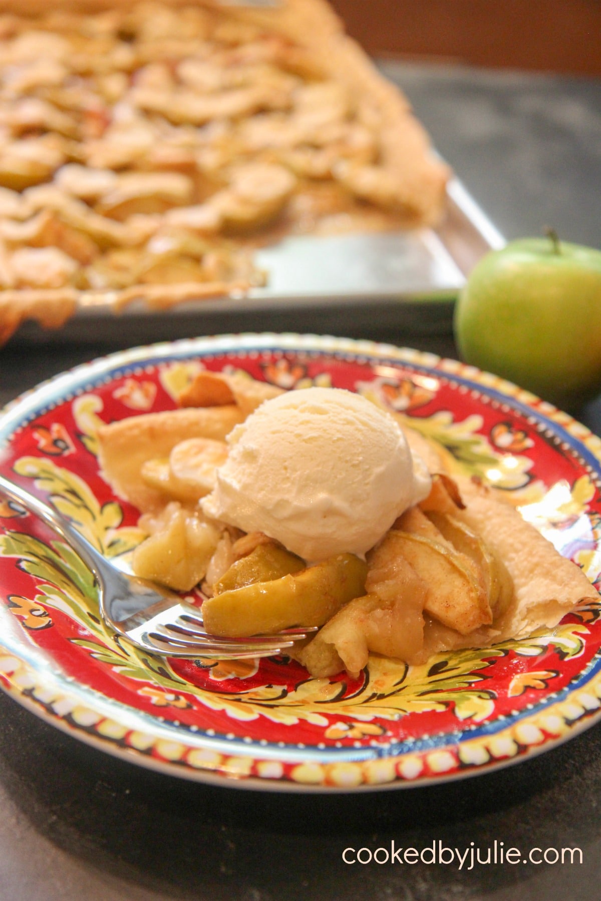 slice of apple pie a la mode 