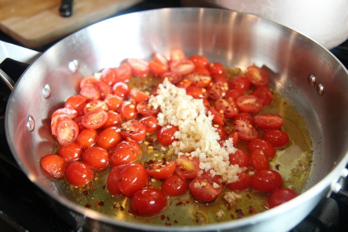 fresh garlic and tomatoes