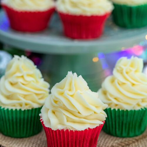 6 gingerbread cupcakes