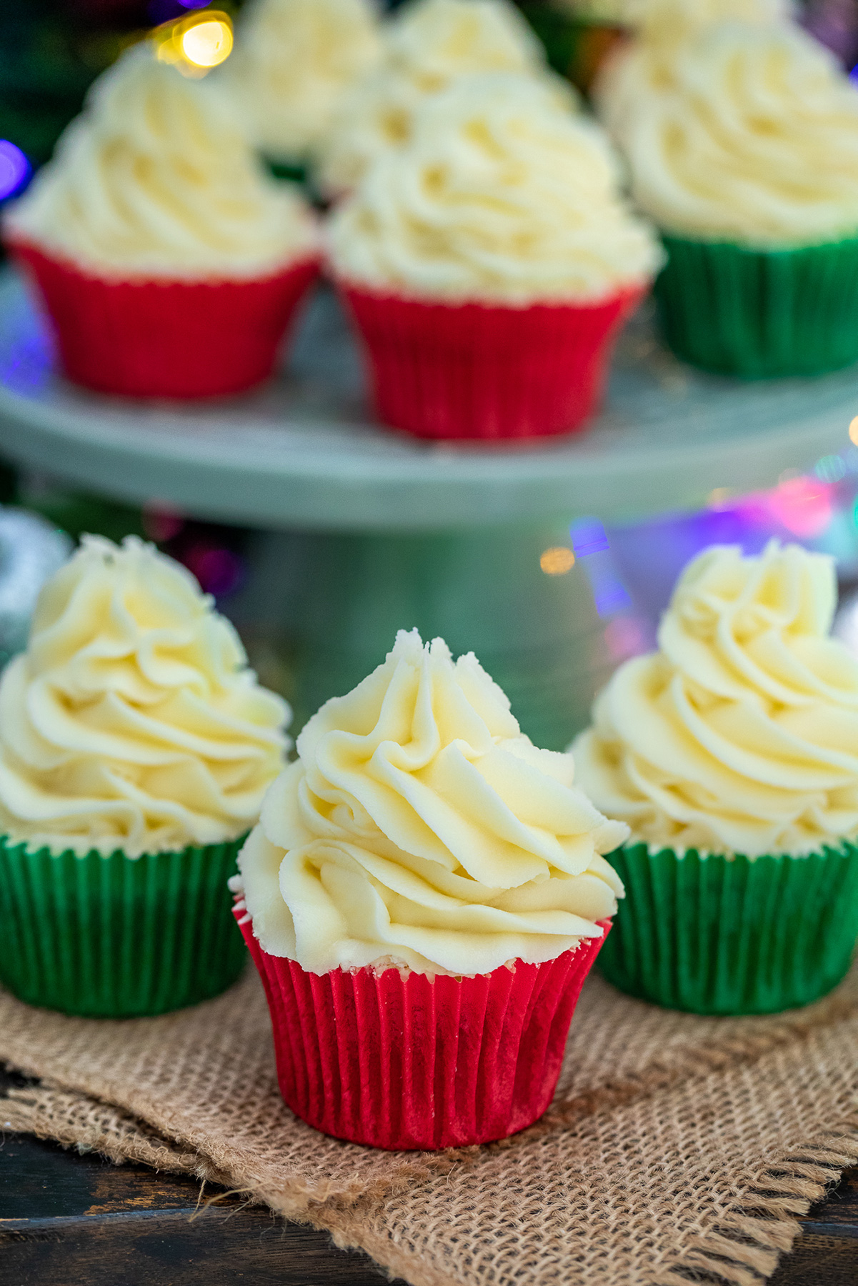 6 gingerbread cupcakes 