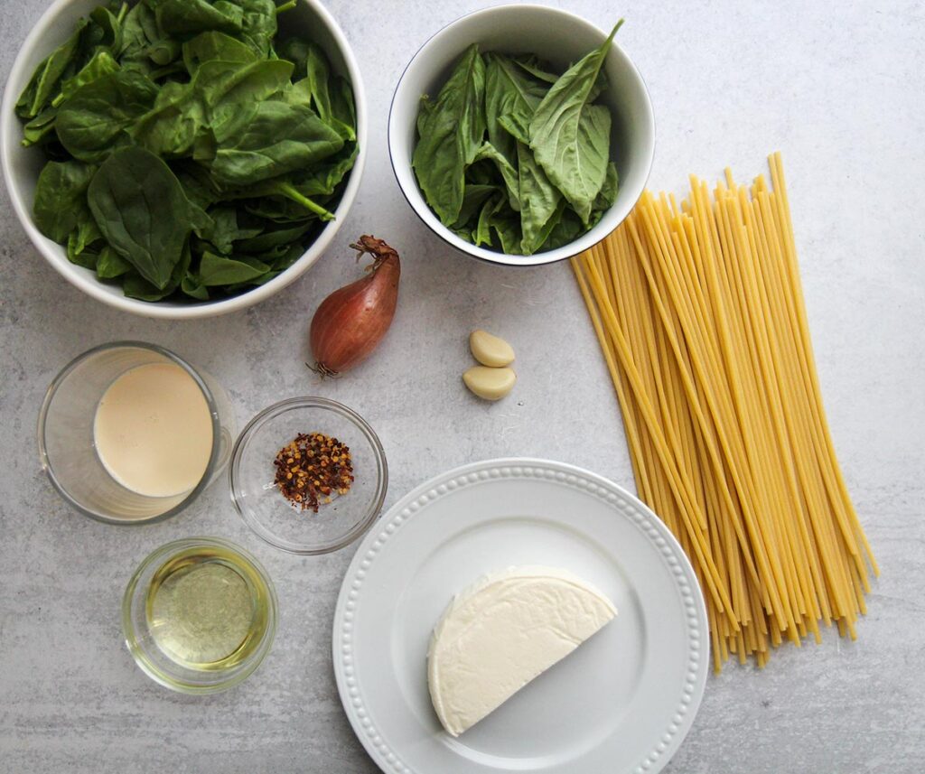 ingredients for tallarines verdes. 