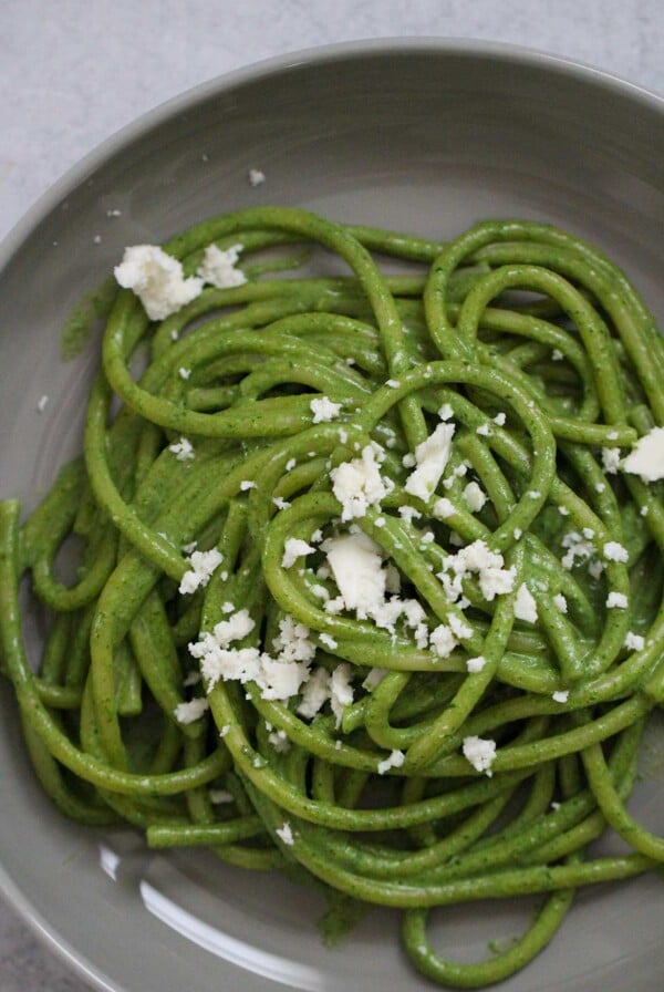 tallarines verdes on a plate up close.