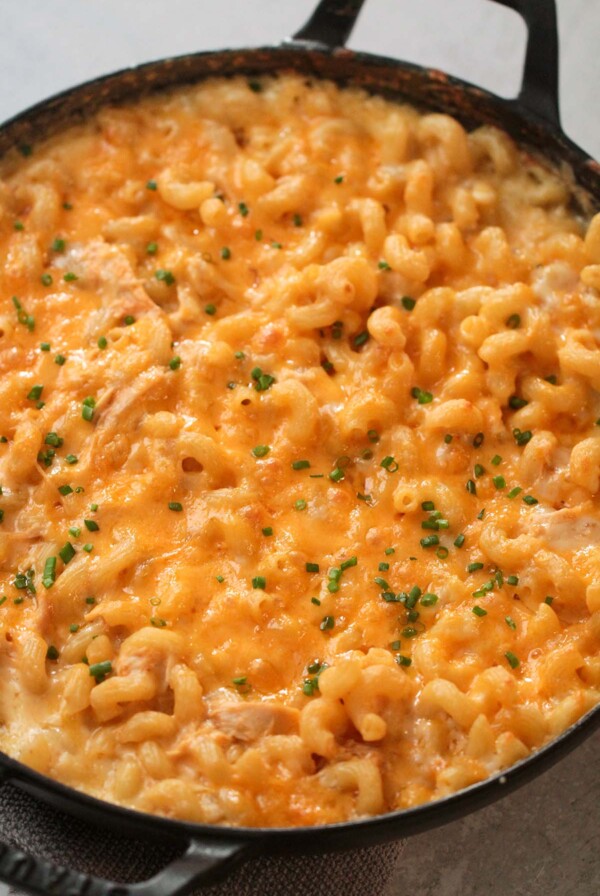 buffalo chicken mac and cheese with green chives on top.