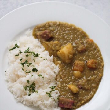 chicharos Cubanos with white rice.