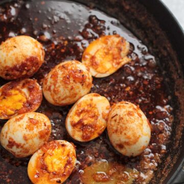 egg boil in a skillet