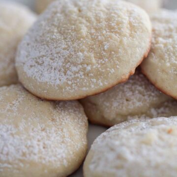 lemon cream cheese cookies up close.