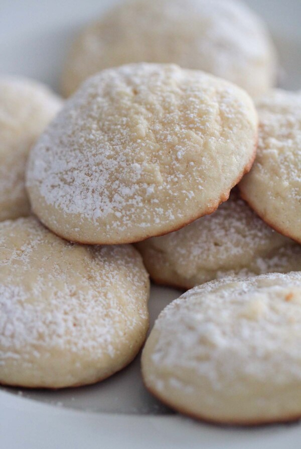 lemon cream cheese cookies up close.