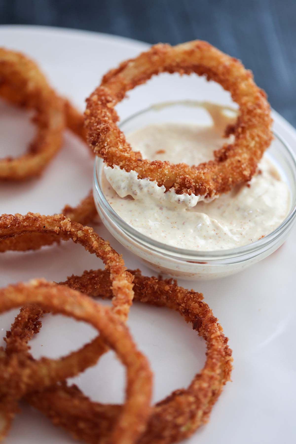 Crispy onion ring dipped in spicy aioli sauce. 
