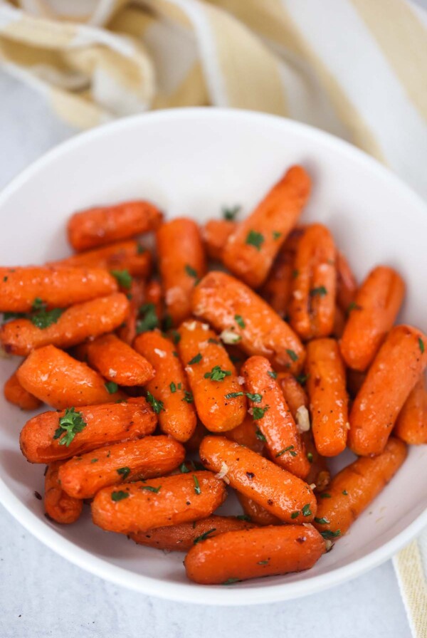 Air fryer honey carrots in a bowl.