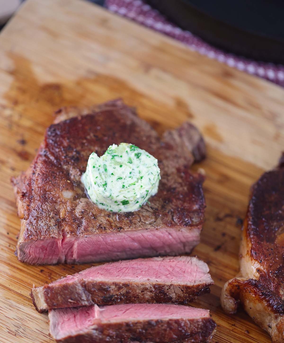 https://www.cookedbyjulie.com/wp-content/uploads/2022/05/garlic-herb-compound-butter-on-steak.jpg