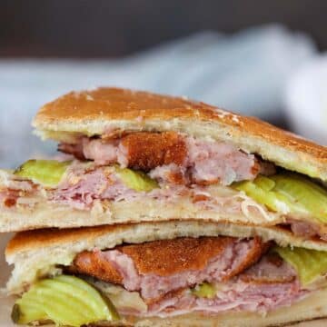 croqueta preparada sandwich up close.