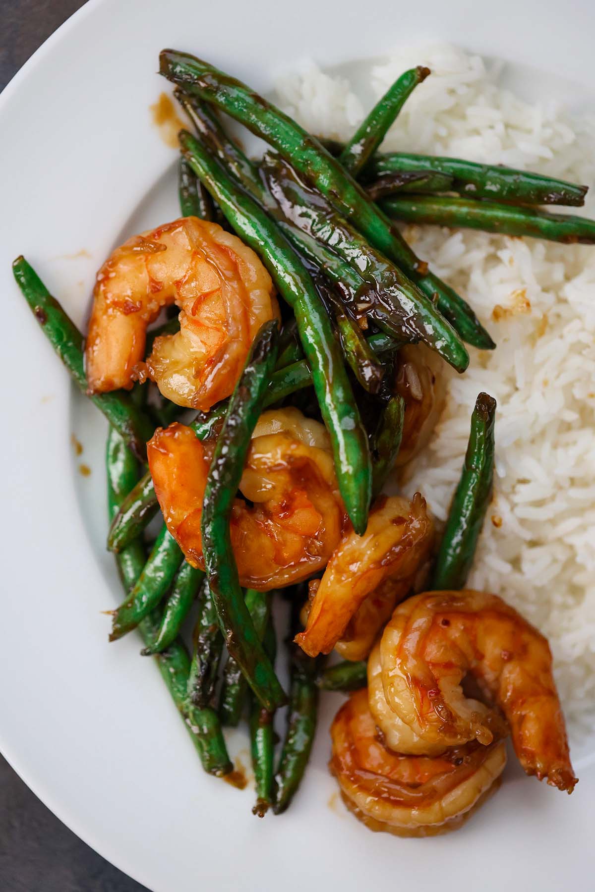 honey shrimp and green beans with white rice on the side. 