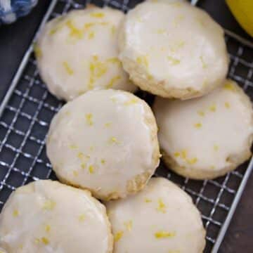 lemon cookies on a wire rack.