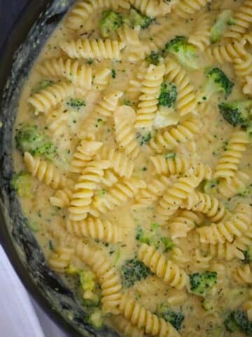 broccoli cheddar pasta in a skillet.