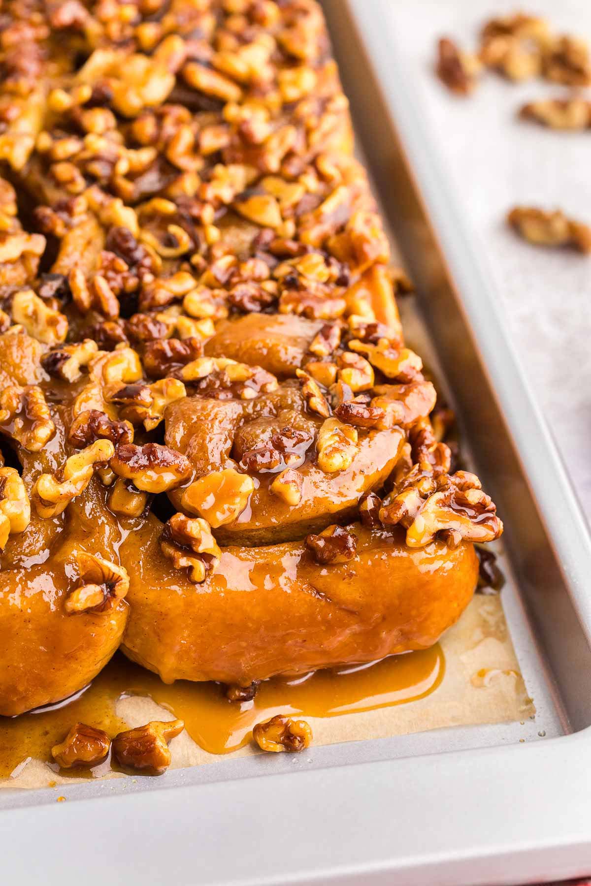 12 sticky buns on a platter up close.
